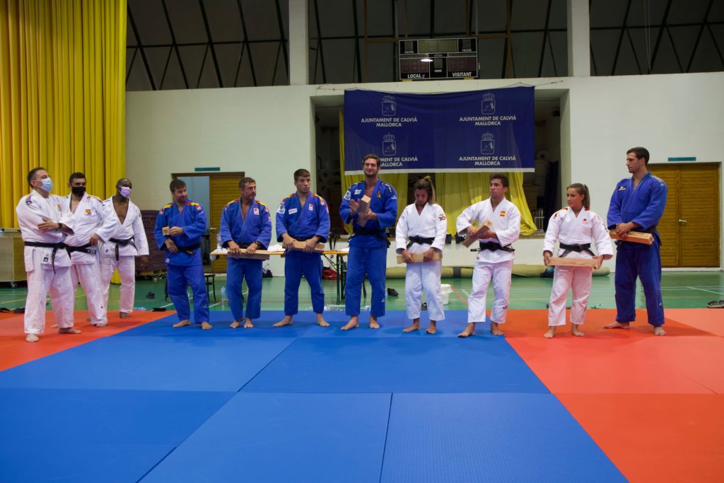 Integrantes del equipo olímpico de judo y entrenadores